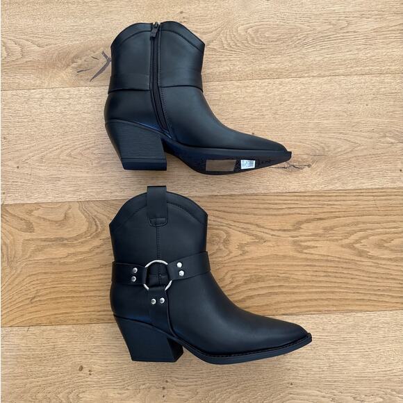 TOP Moda Shoes - Top Moda - Western Ankle Boots in Black & Silver